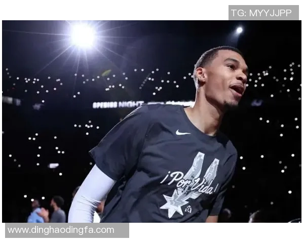 NBA官方：祝2届DPOY&总冠军&名人堂成员阿隆佐-莫宁生日快乐